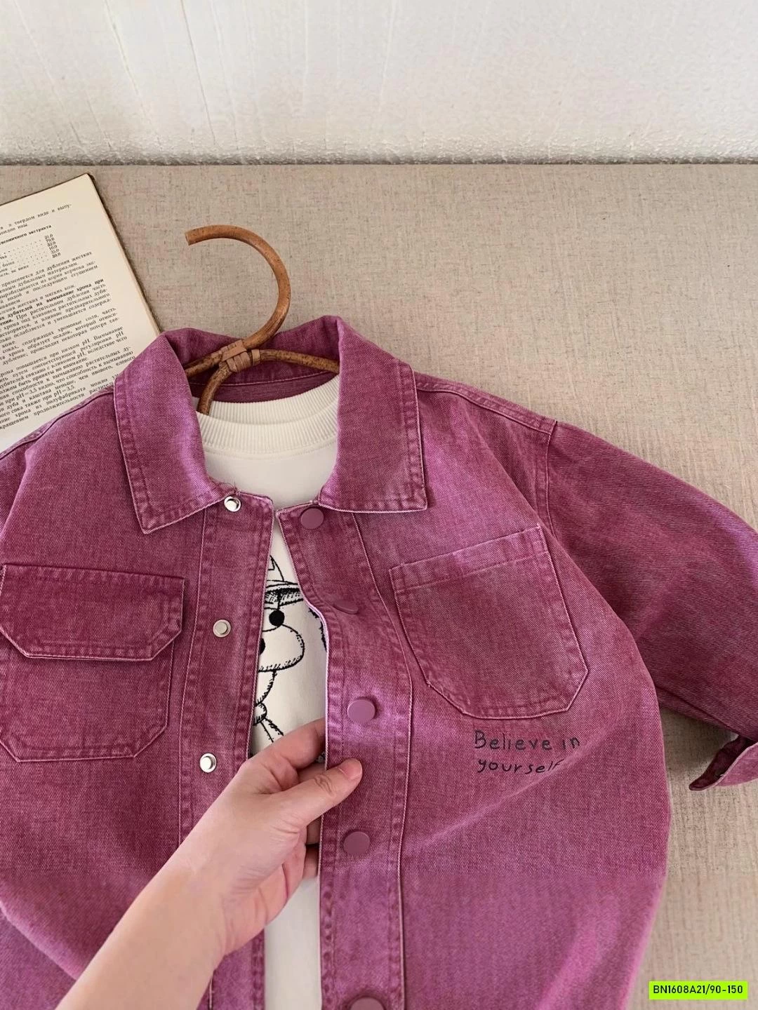 KHOÁC DENIM TÚI NGỰC HỒNG TÍM