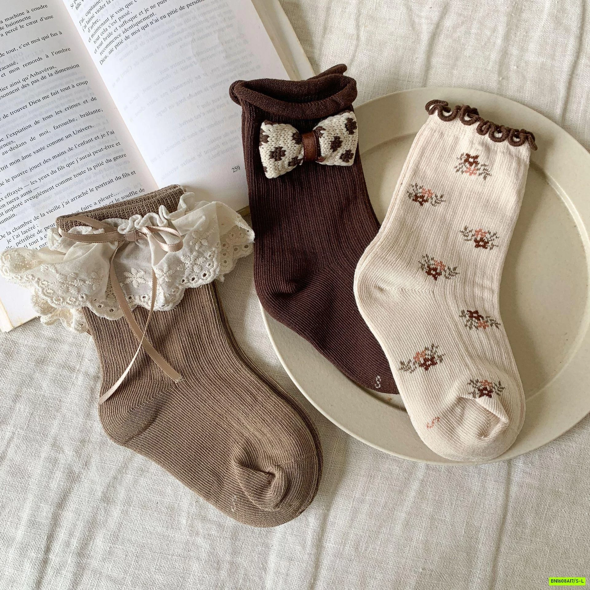 SÉT 3 ĐÔI TẤT VINTAGE