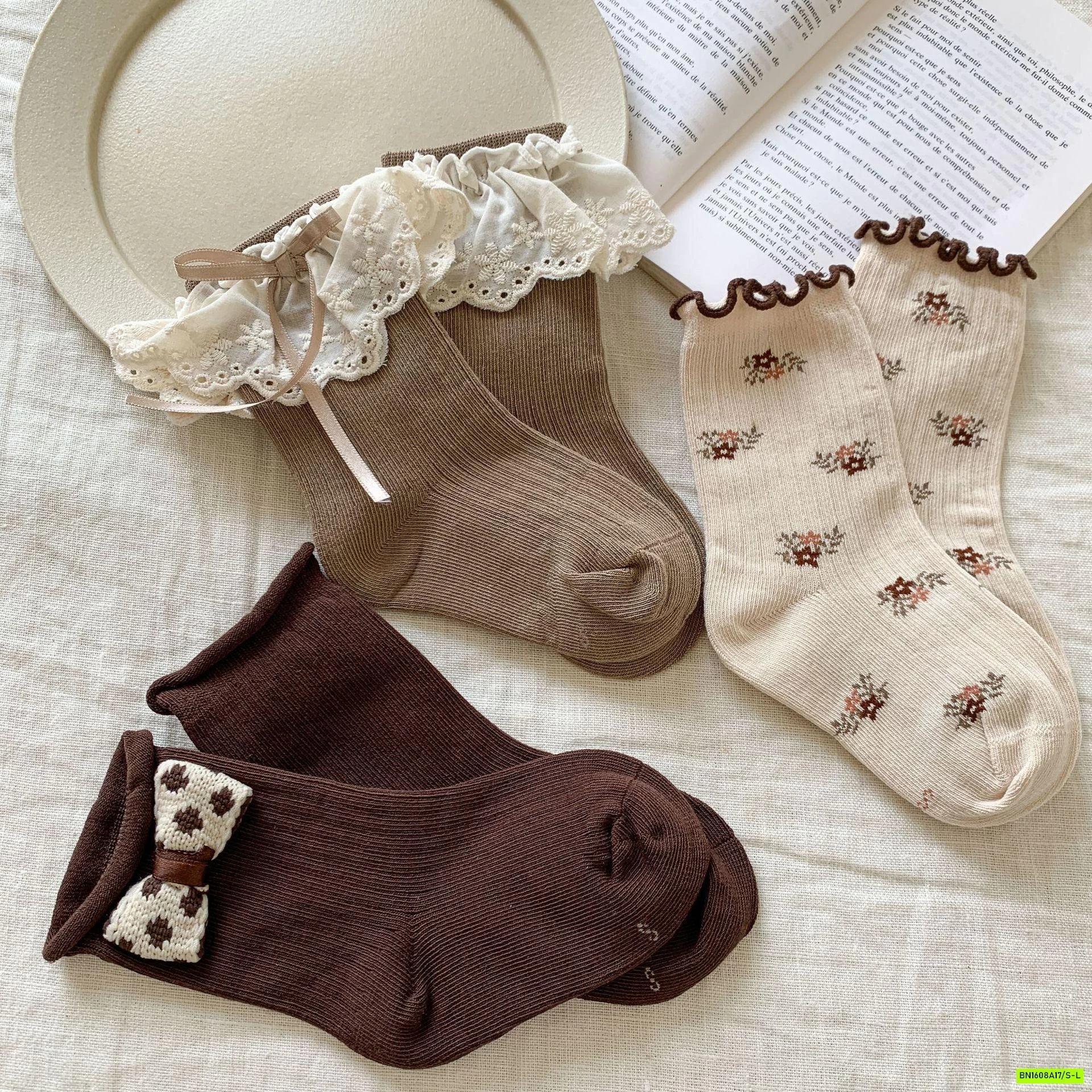 SÉT 3 ĐÔI TẤT VINTAGE