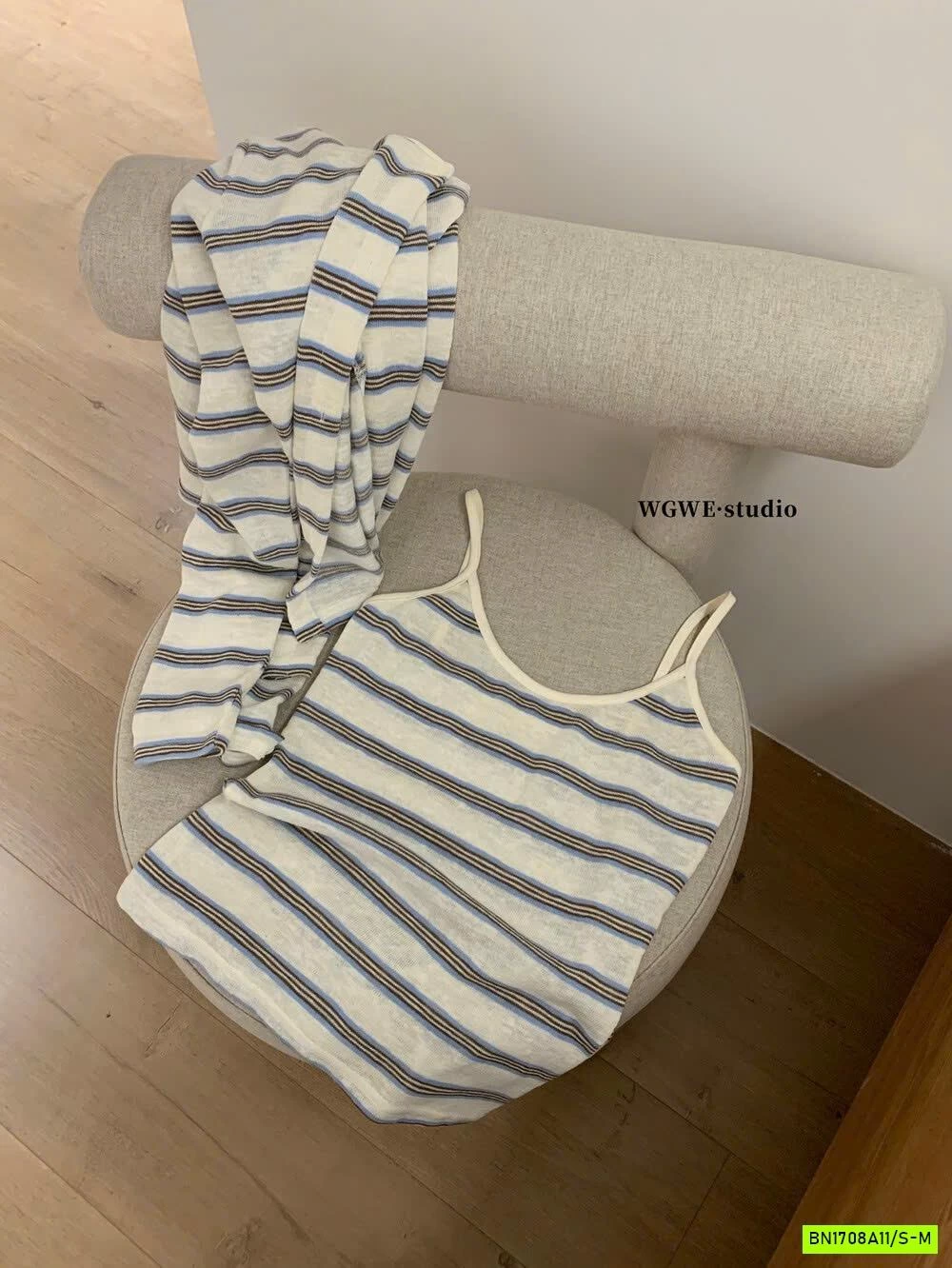 SÉT ÁO 2 DÂY + CARDIGAN KẺ WGWE6850