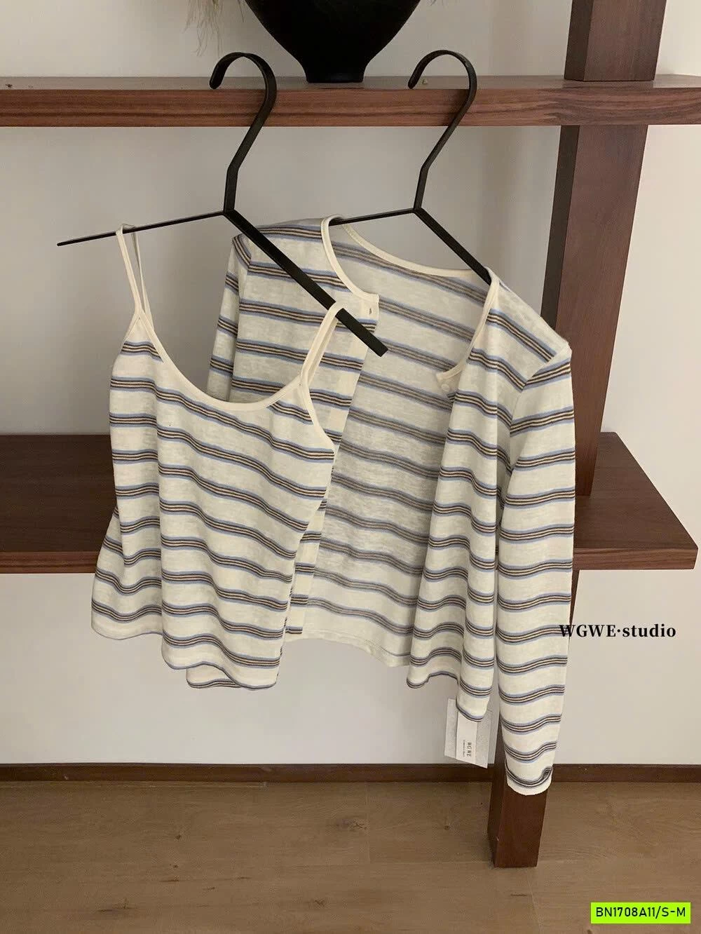 SÉT ÁO 2 DÂY + CARDIGAN KẺ WGWE6850