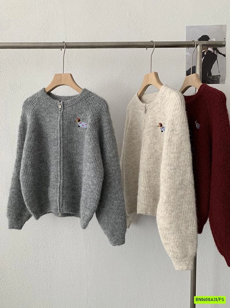 KHOÁC LEN DỆT LOGO CÚN