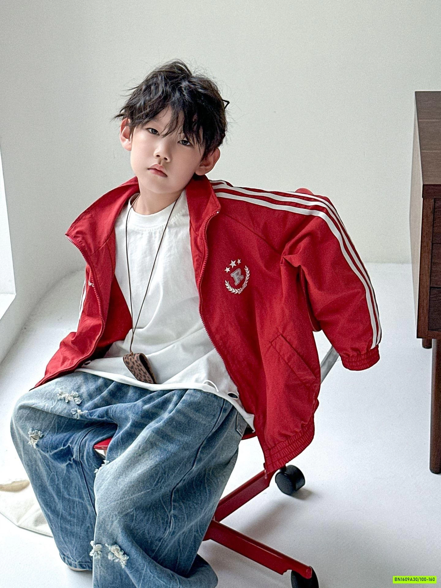 KHOÁC GIÓ ĐỎ SỌC VAI