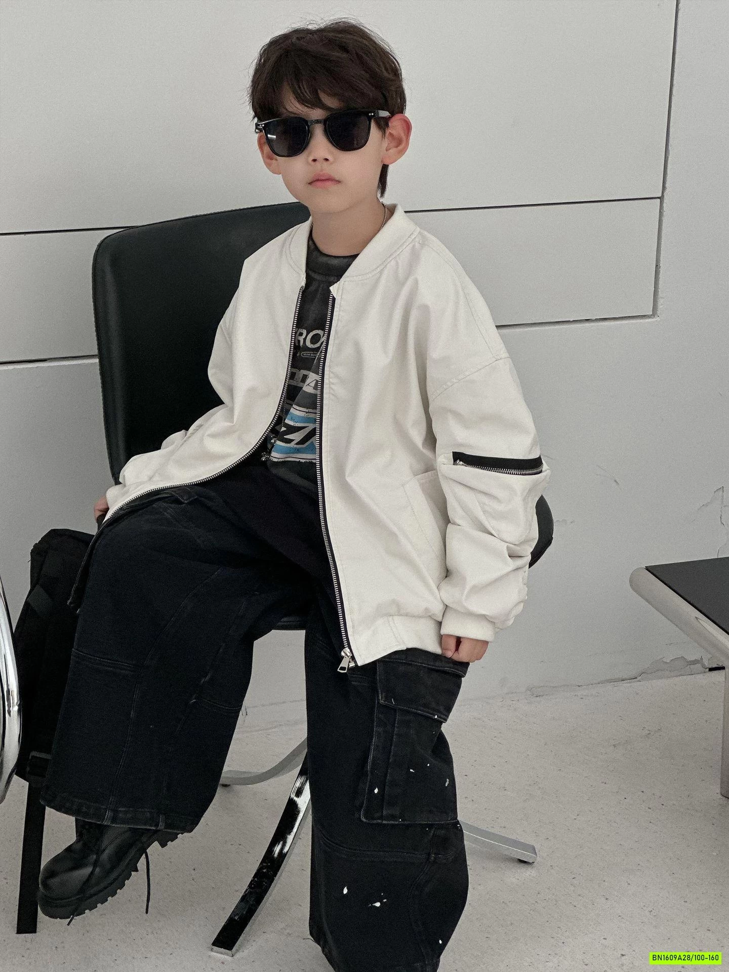 KHOÁC BOMBER KHÓA TAY CÁ TÍNH