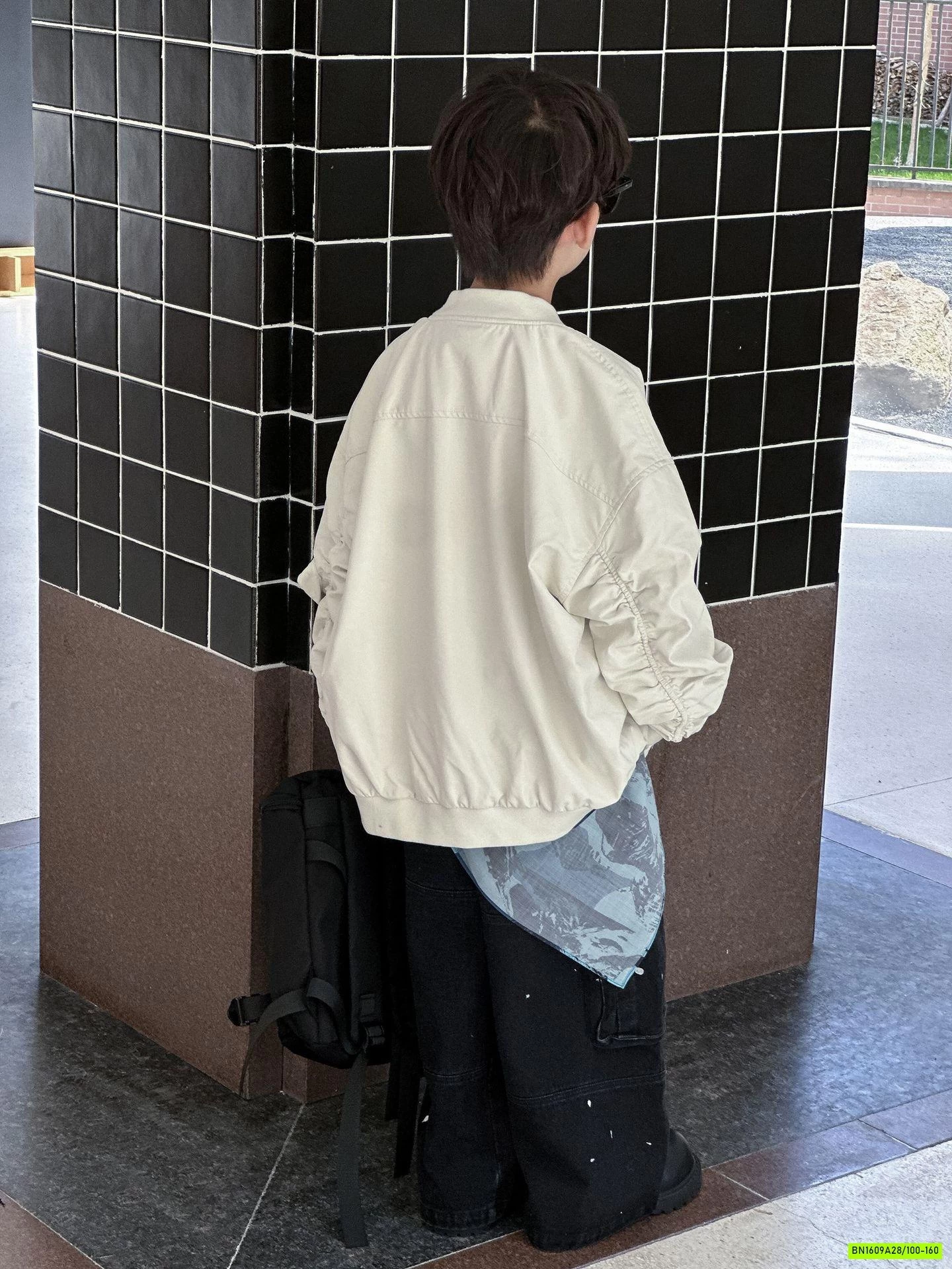 KHOÁC BOMBER KHÓA TAY CÁ TÍNH