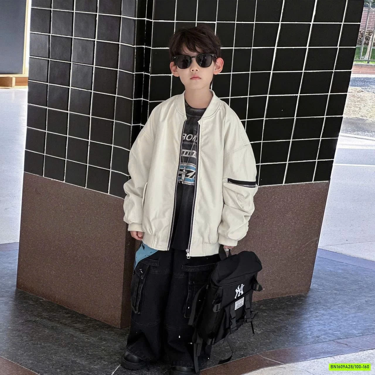 KHOÁC BOMBER KHÓA TAY CÁ TÍNH