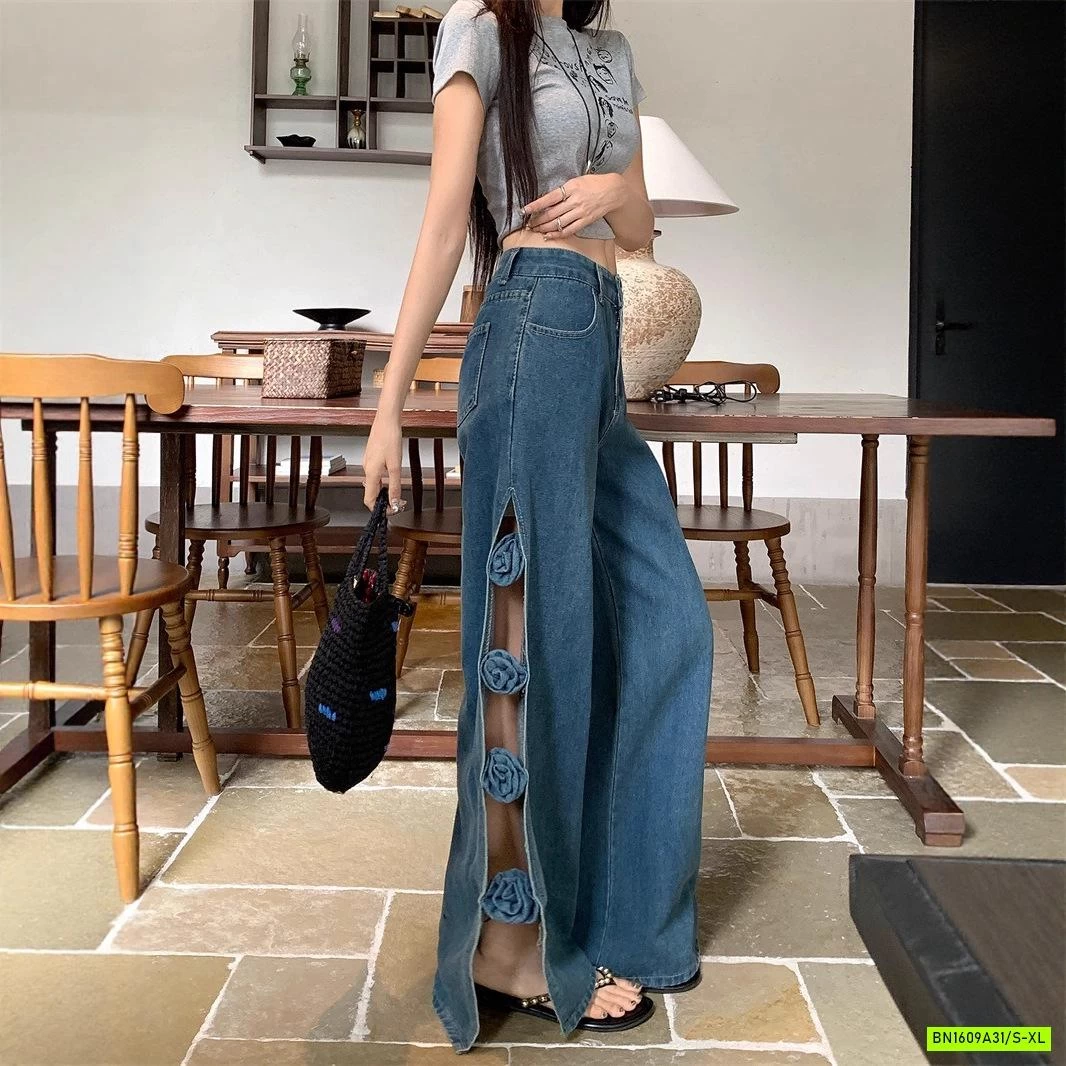 JEANS SUÔNG GẮN HOA HỌC BÊN