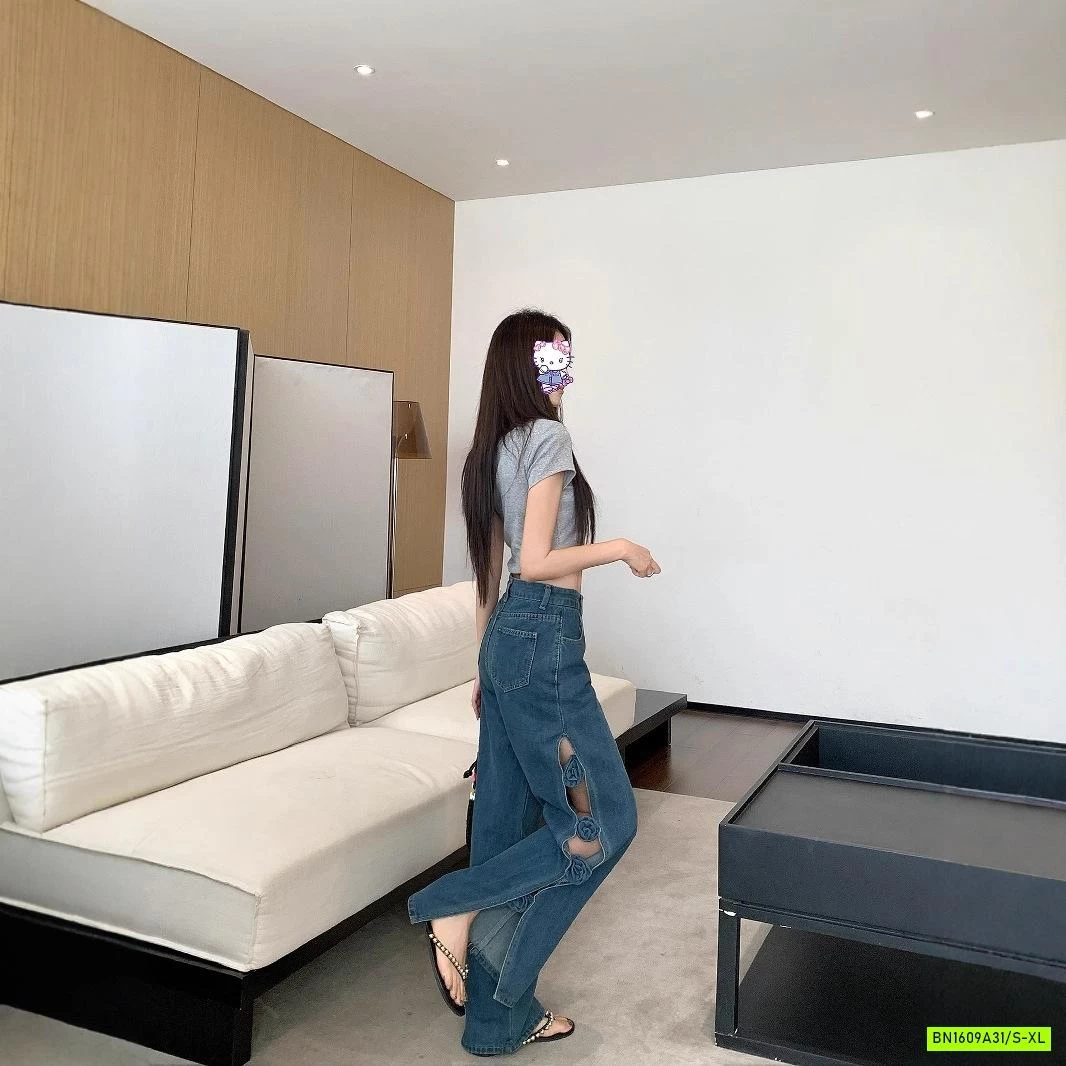 JEANS SUÔNG GẮN HOA HỌC BÊN