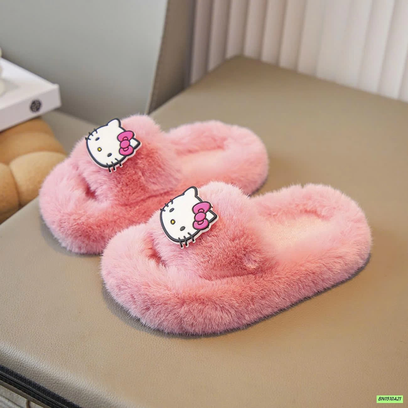 DÉP LÊ LÔNG KITTY