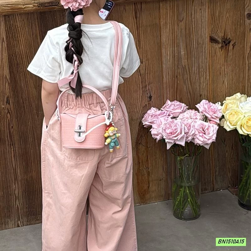 TÚI XÁCH DẠ BẢN VUÔNG KÈM MÓC