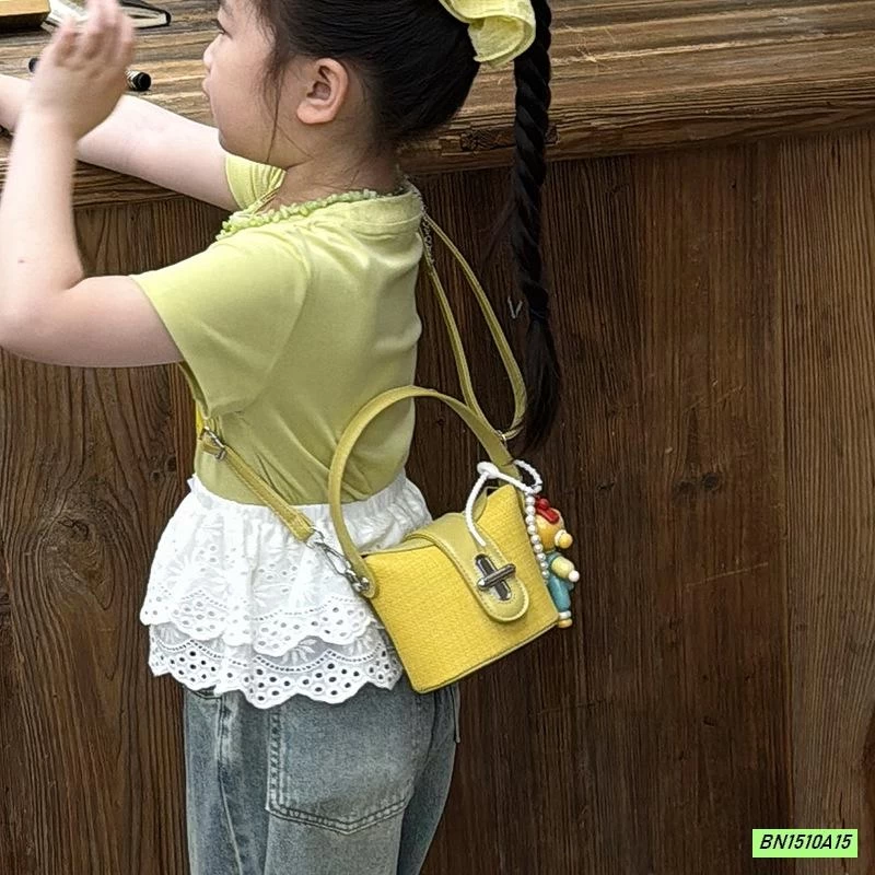 TÚI XÁCH DẠ BẢN VUÔNG KÈM MÓC