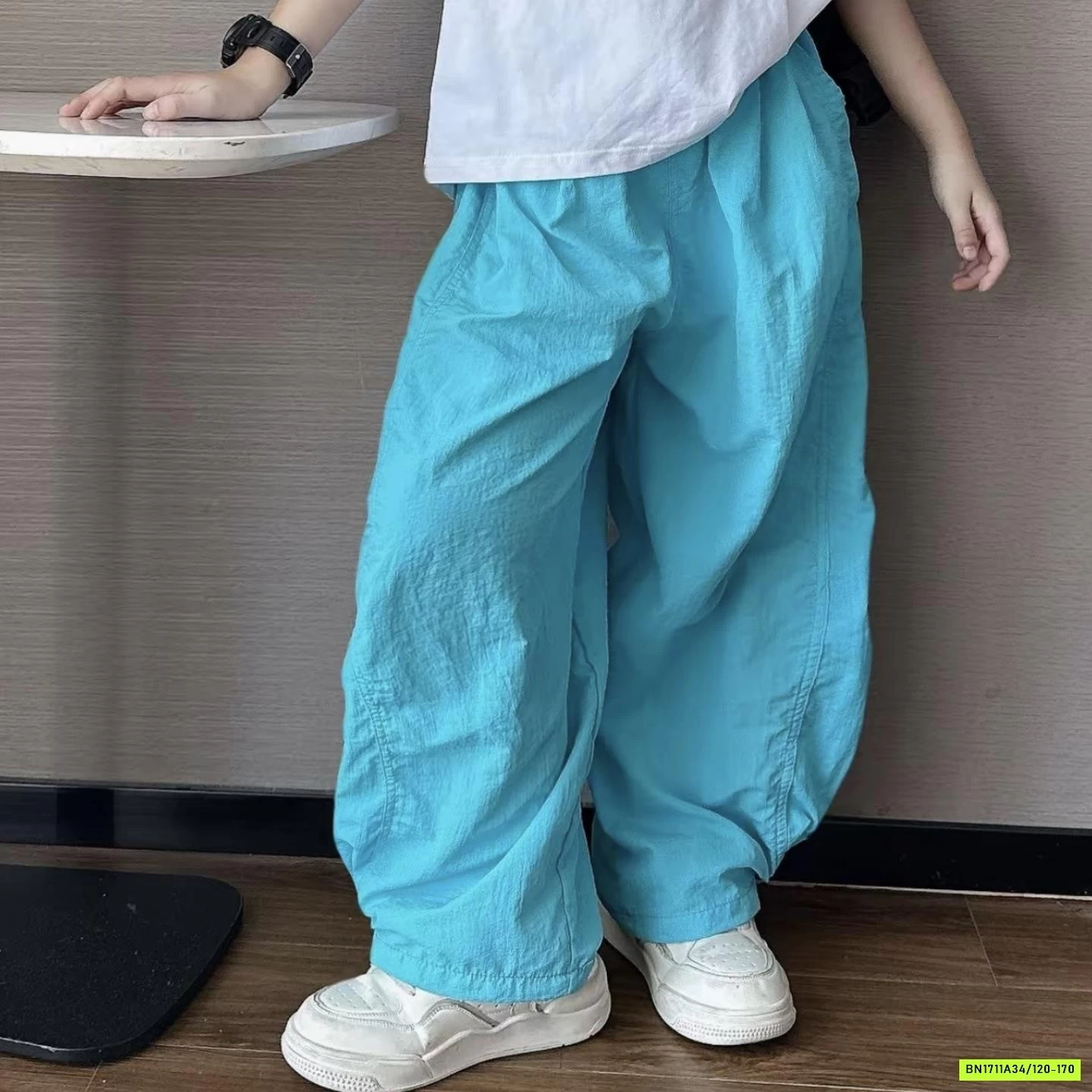 ÁO THUN TRẮNG MIX QUẦN GIÓ XANH