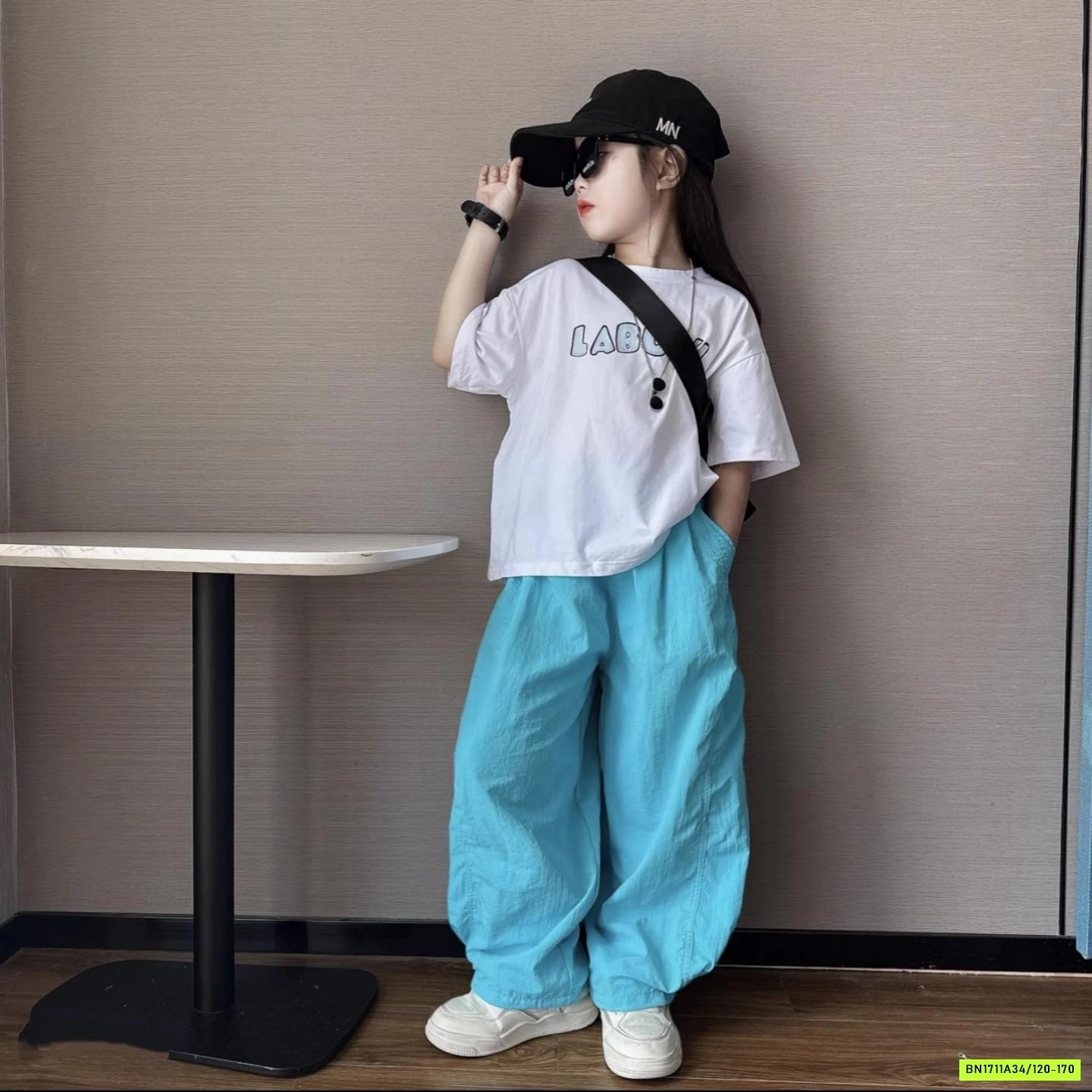 ÁO THUN TRẮNG MIX QUẦN GIÓ XANH