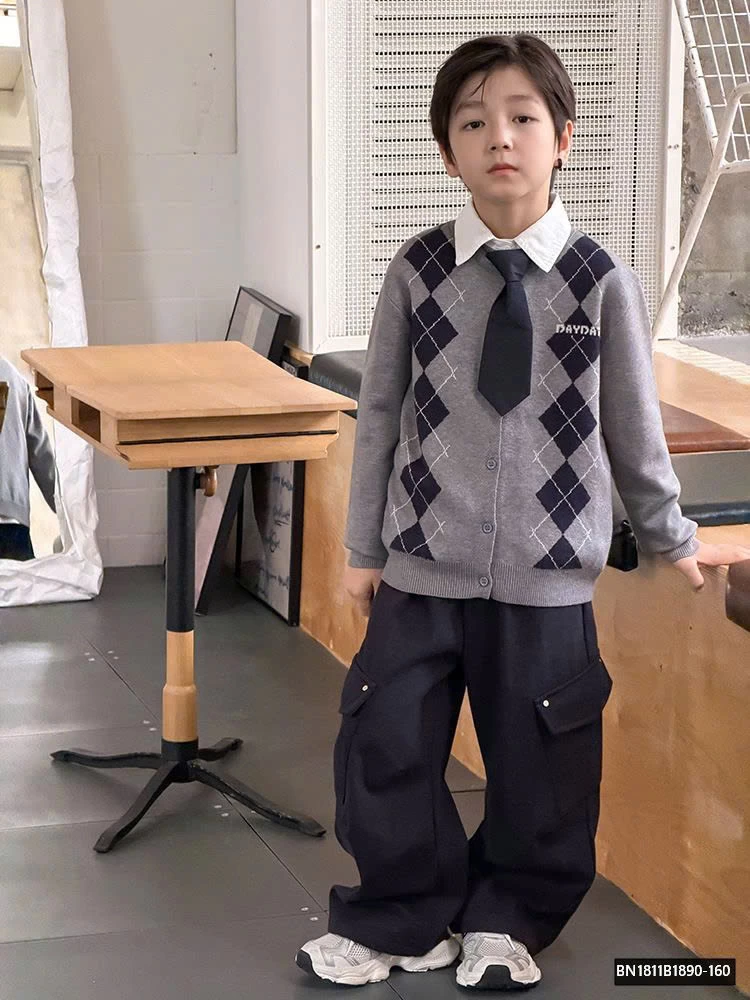 ÁO LEN QUẢ TRÁM AMBB