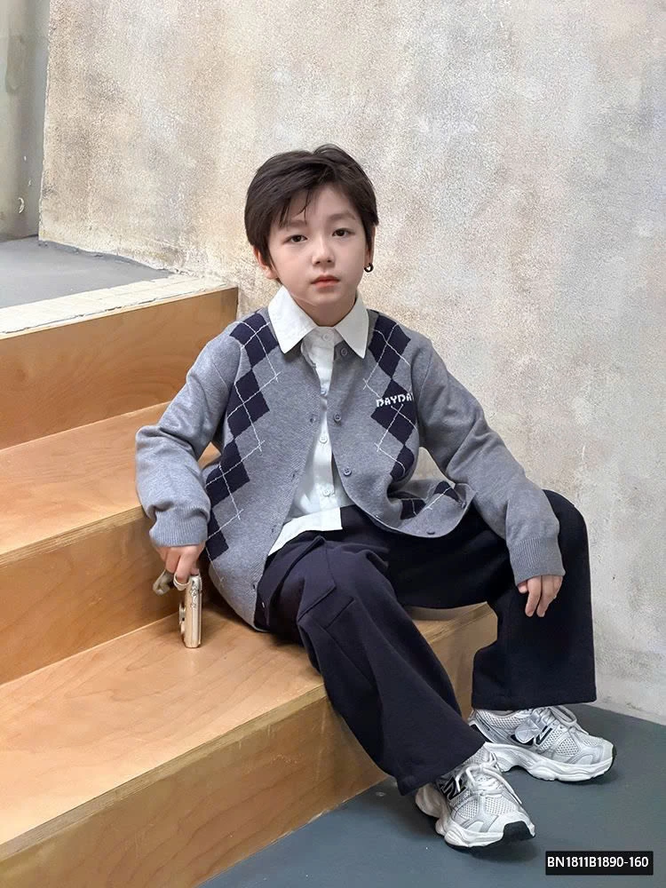 ÁO LEN QUẢ TRÁM AMBB