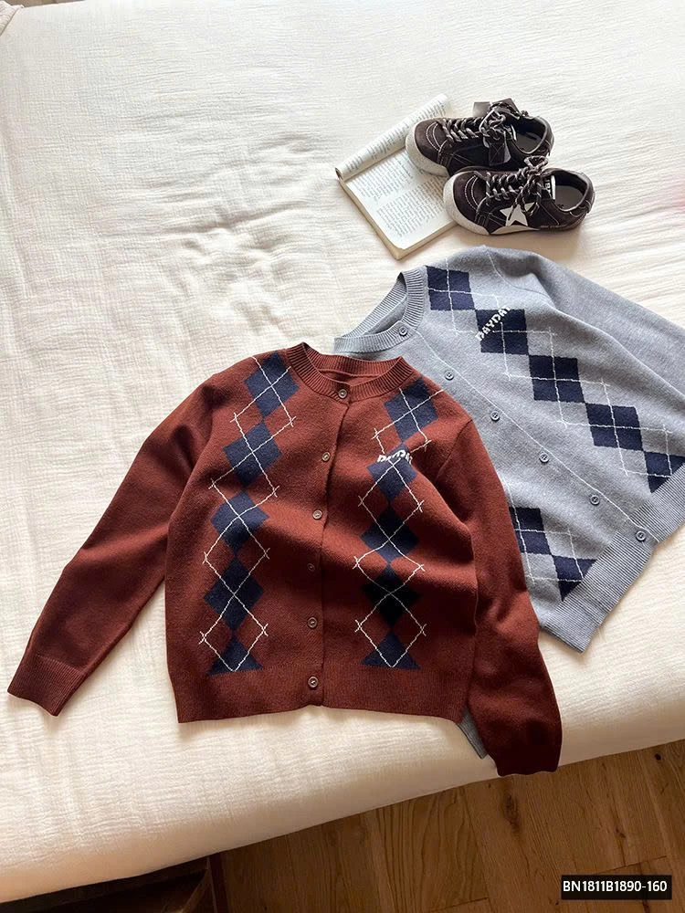 ÁO LEN QUẢ TRÁM AMBB