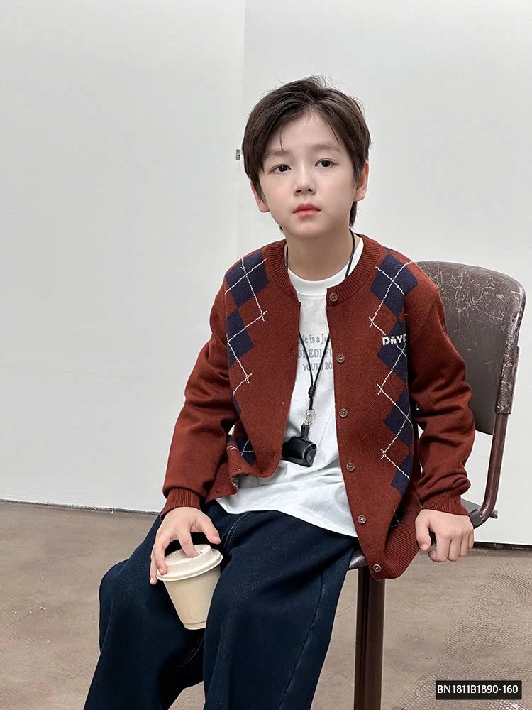 ÁO LEN QUẢ TRÁM AMBB