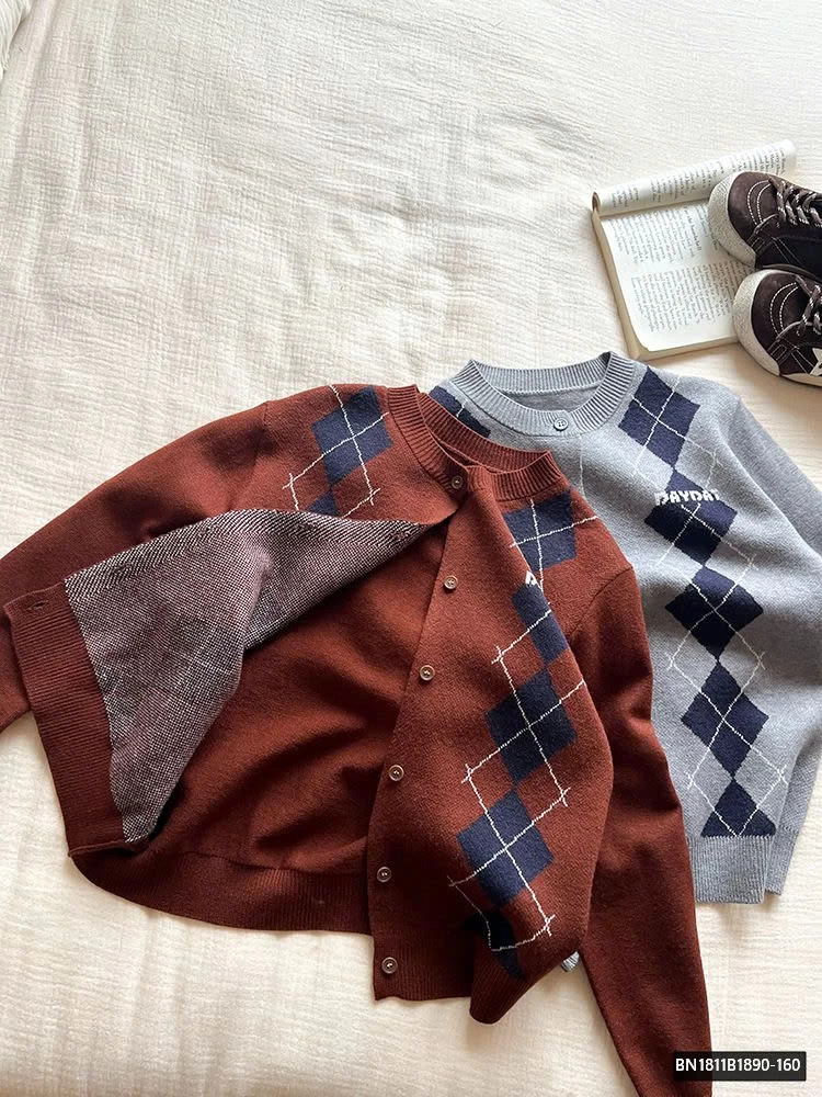 ÁO LEN QUẢ TRÁM AMBB