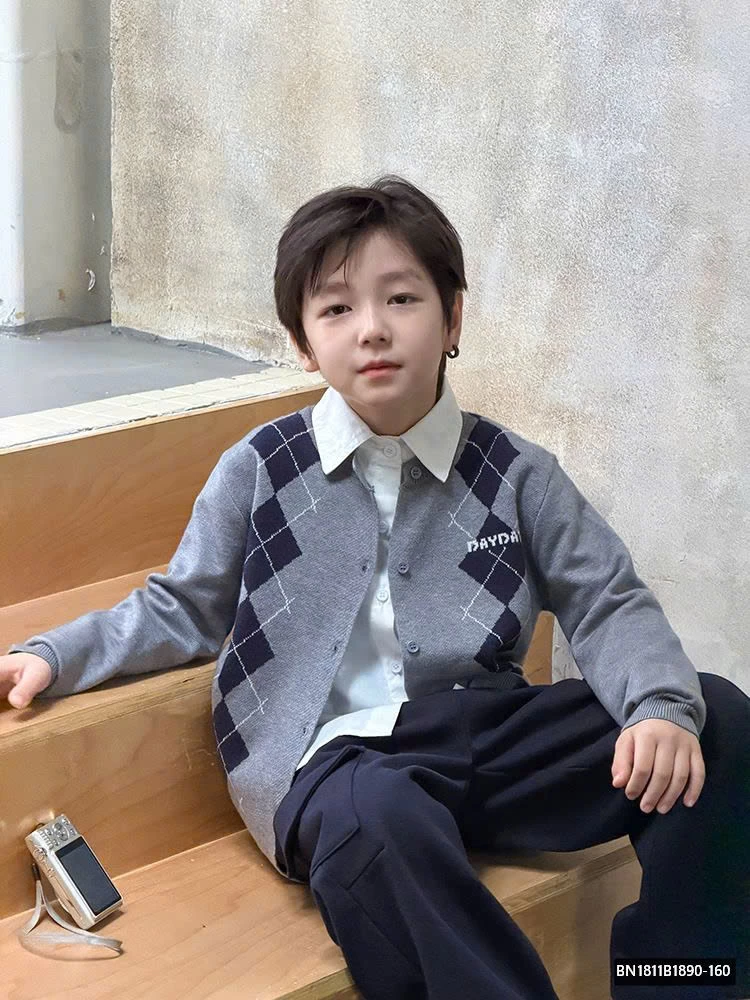 ÁO LEN QUẢ TRÁM AMBB