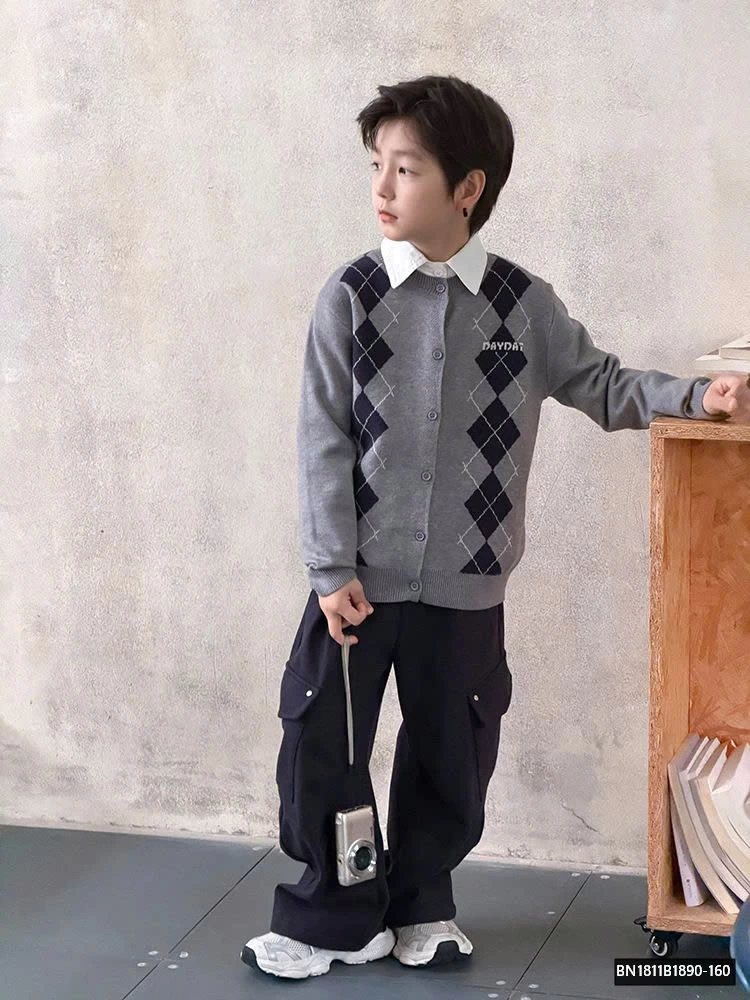 ÁO LEN QUẢ TRÁM AMBB