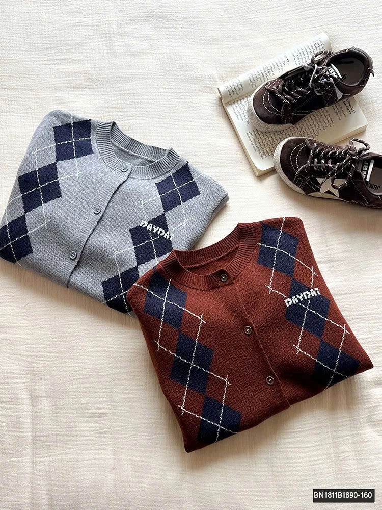 ÁO LEN QUẢ TRÁM AMBB