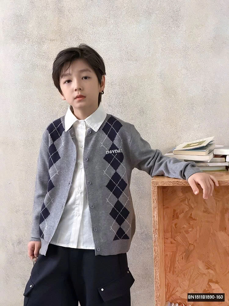 ÁO LEN QUẢ TRÁM AMBB