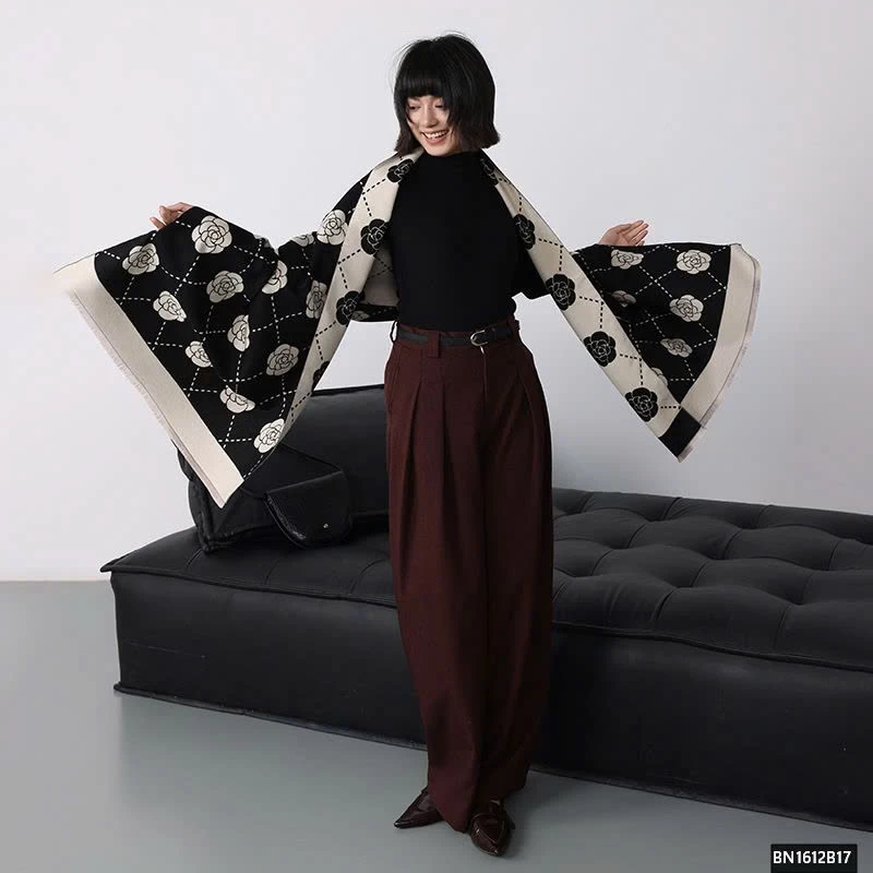 KHĂN CHOÀNG HỌA TIẾT HOA TRÀ