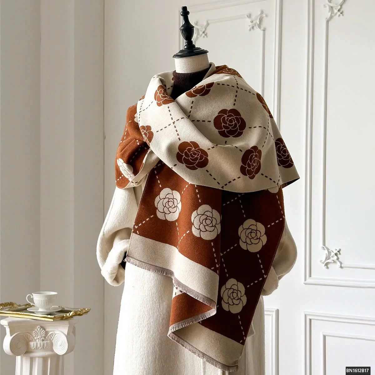 KHĂN CHOÀNG HỌA TIẾT HOA TRÀ