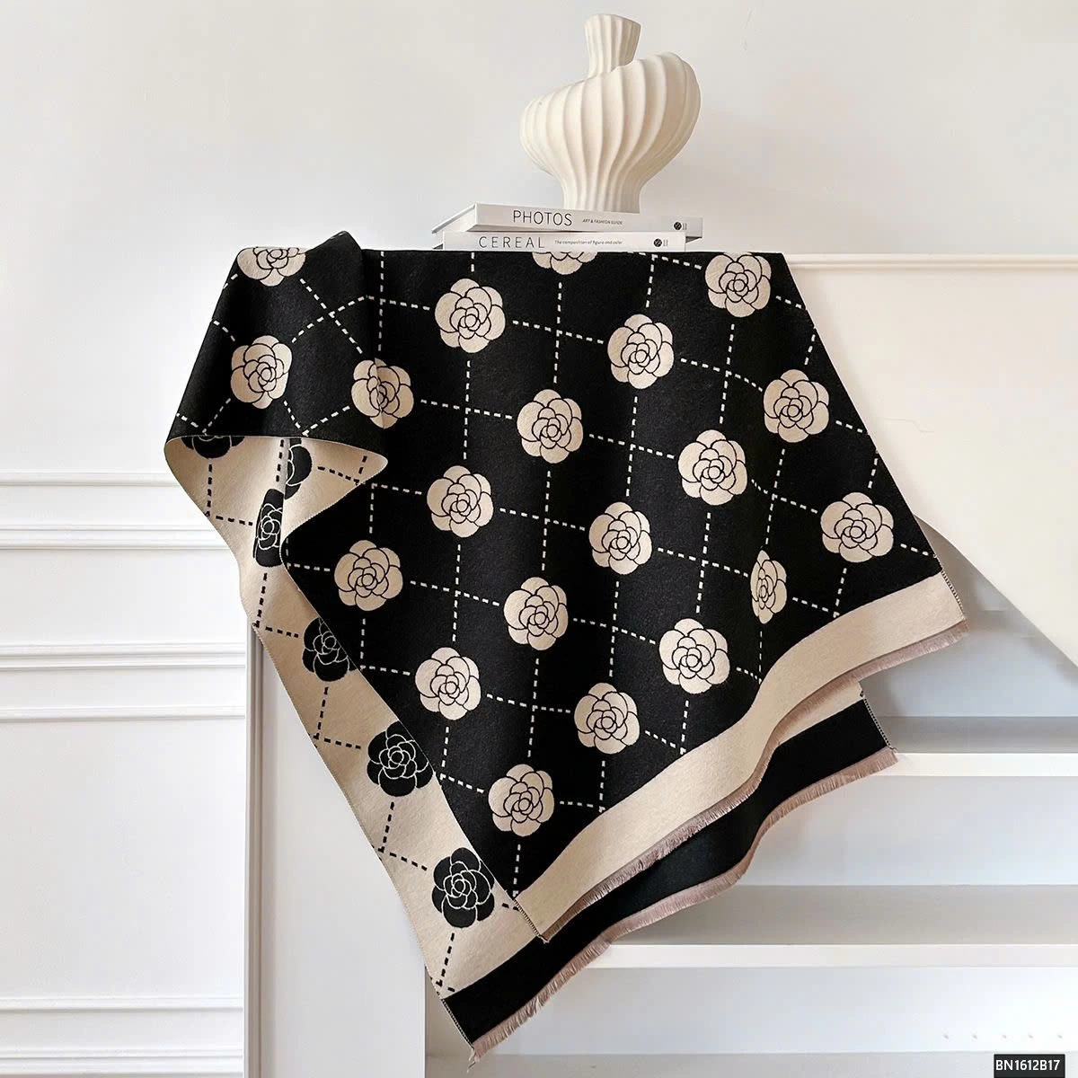 KHĂN CHOÀNG HỌA TIẾT HOA TRÀ