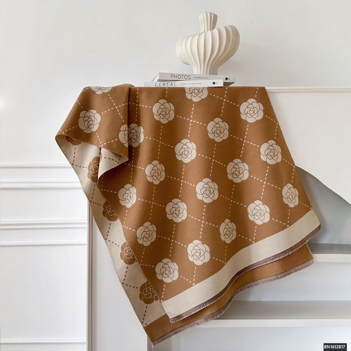 KHĂN CHOÀNG HỌA TIẾT HOA TRÀ