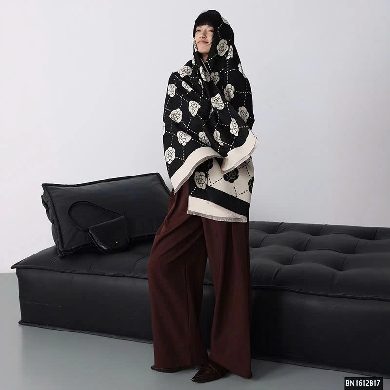 KHĂN CHOÀNG HỌA TIẾT HOA TRÀ