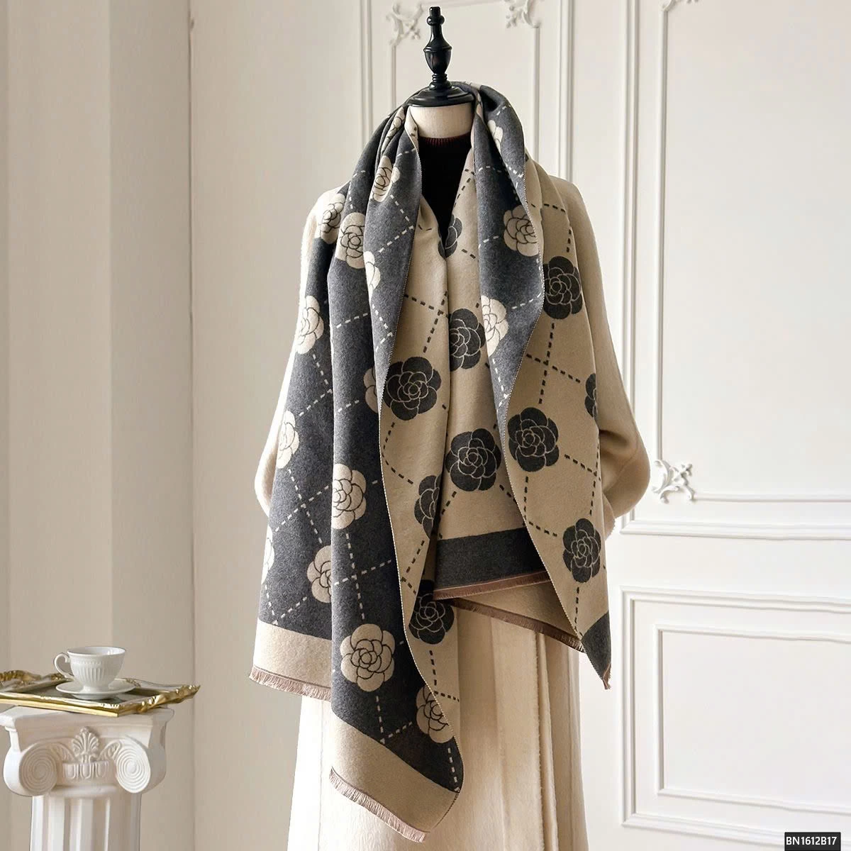 KHĂN CHOÀNG HỌA TIẾT HOA TRÀ