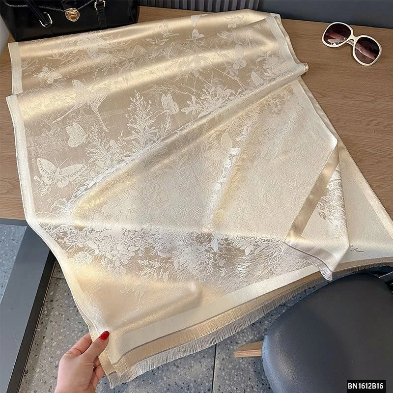 KHĂN CHOÀNG GIẢ LỤA HỌA TIẾT BƯỚM