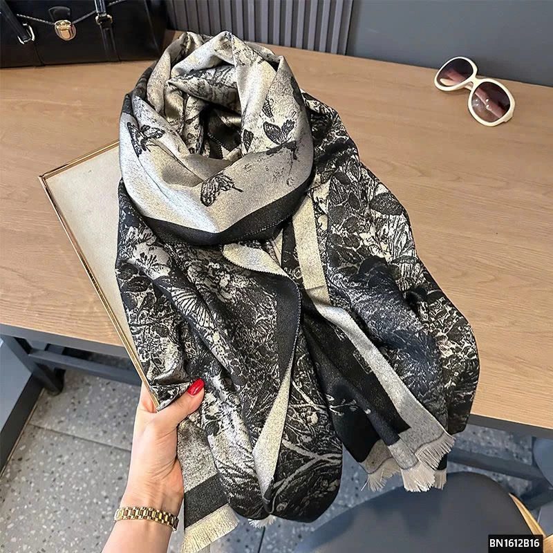 KHĂN CHOÀNG GIẢ LỤA HỌA TIẾT BƯỚM