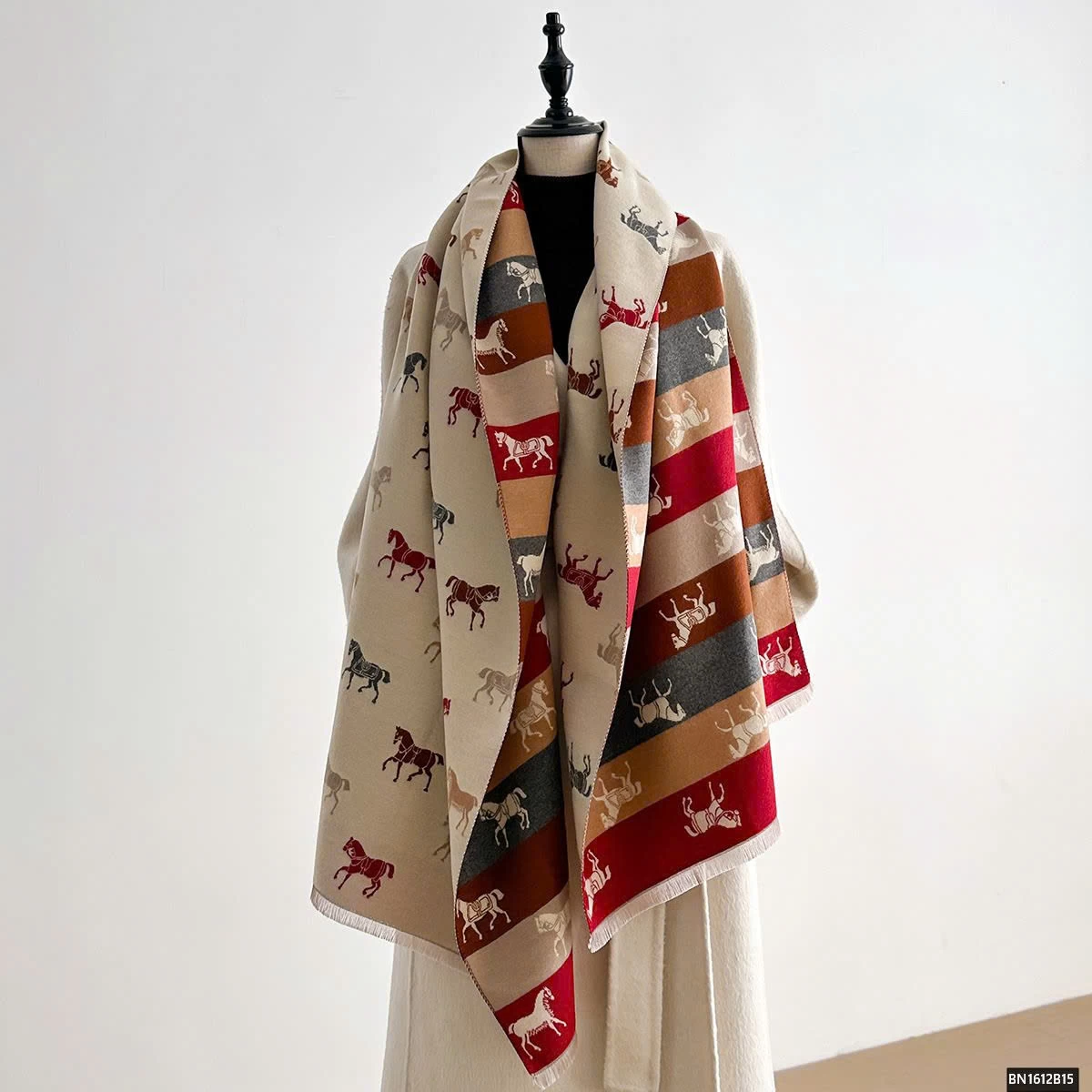 KHĂN CHOÀNG HỌA TIẾT NGỰA