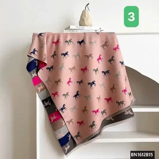 KHĂN CHOÀNG HỌA TIẾT NGỰA