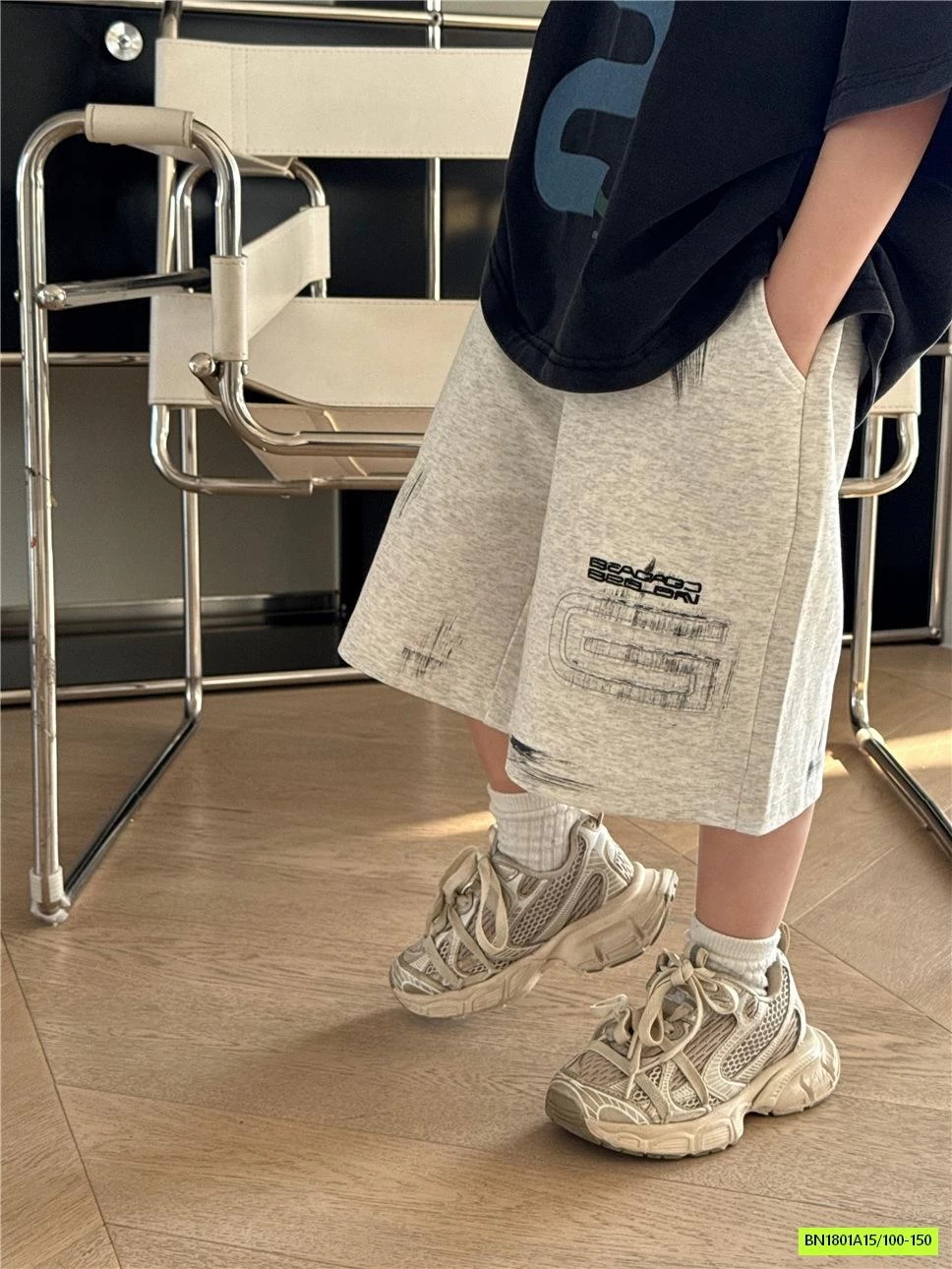 SHORT THÊU VÁ CHỮ SNIDOLS