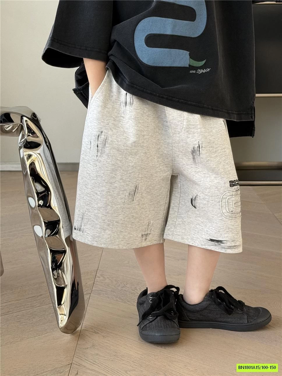 SHORT THÊU VÁ CHỮ SNIDOLS