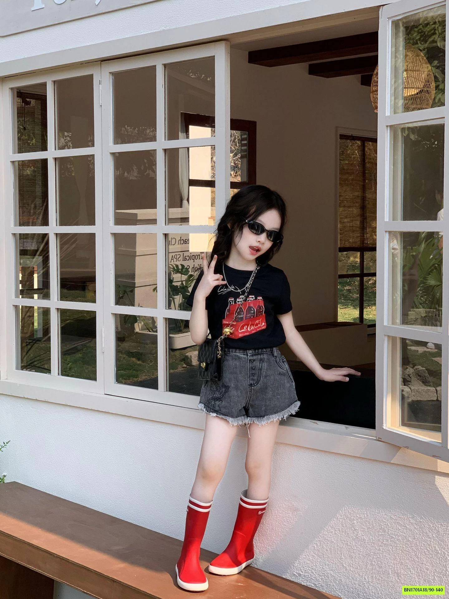 ÁO ĐEN COCA MIX SHORT JEANS TUA GẤU