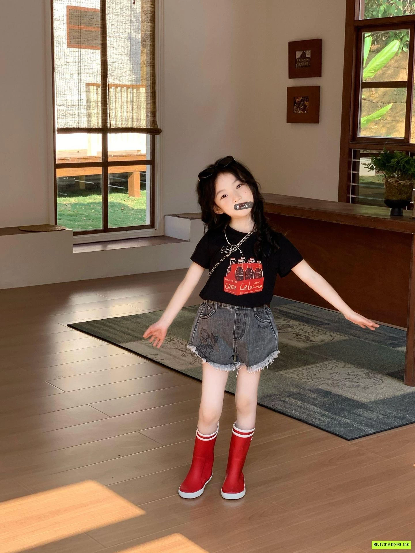 ÁO ĐEN COCA MIX SHORT JEANS TUA GẤU