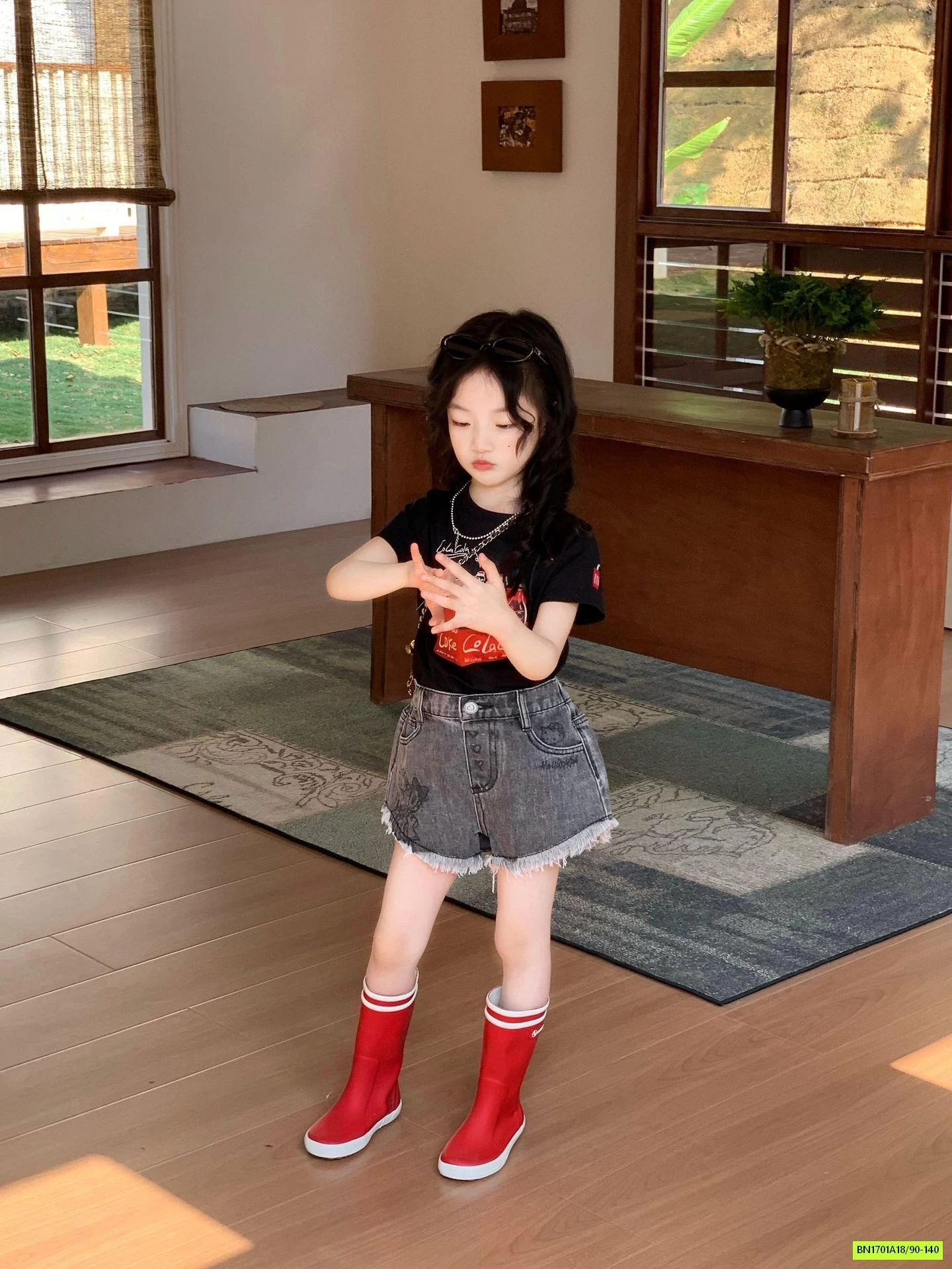 ÁO ĐEN COCA MIX SHORT JEANS TUA GẤU