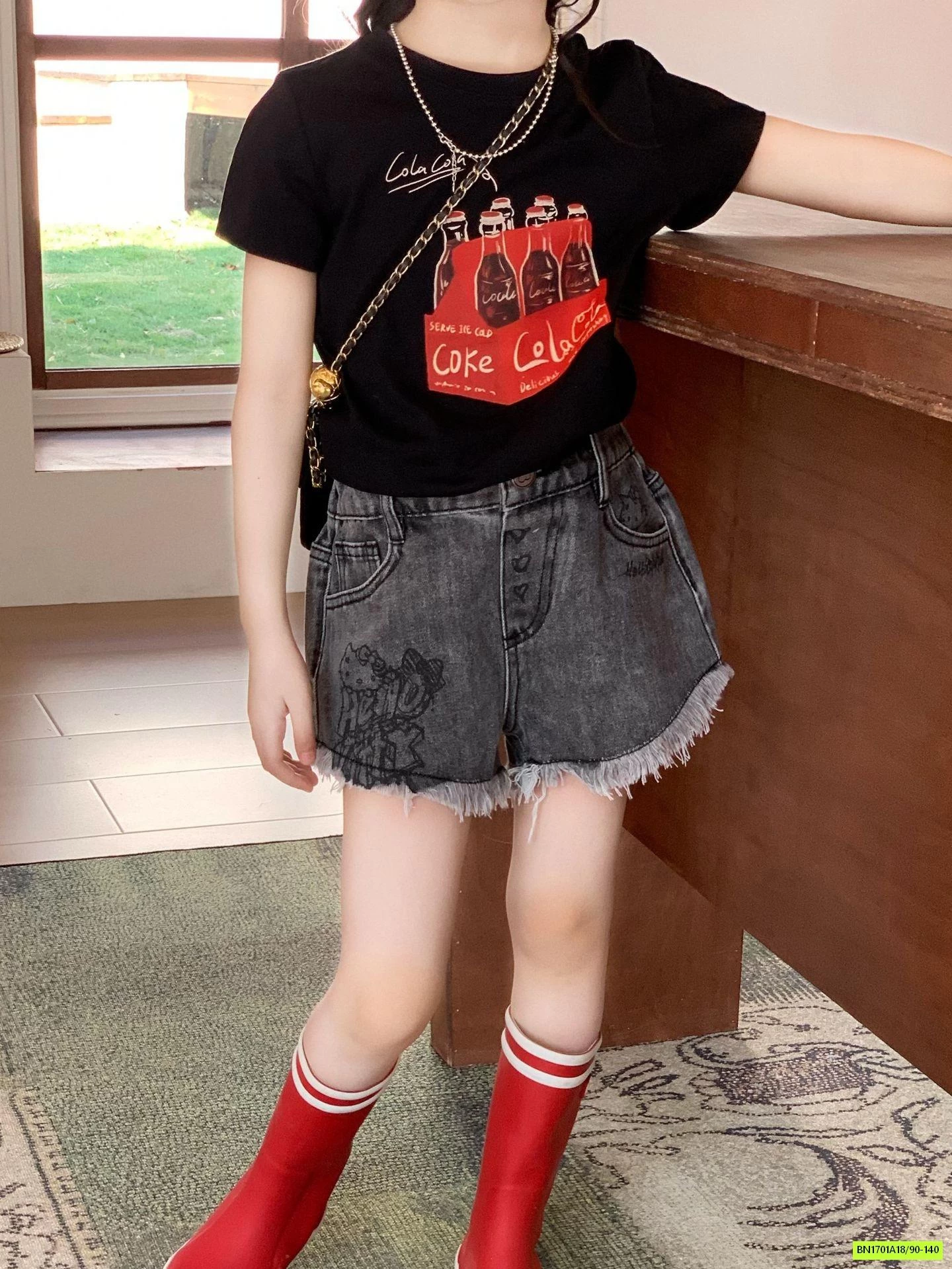 ÁO ĐEN COCA MIX SHORT JEANS TUA GẤU
