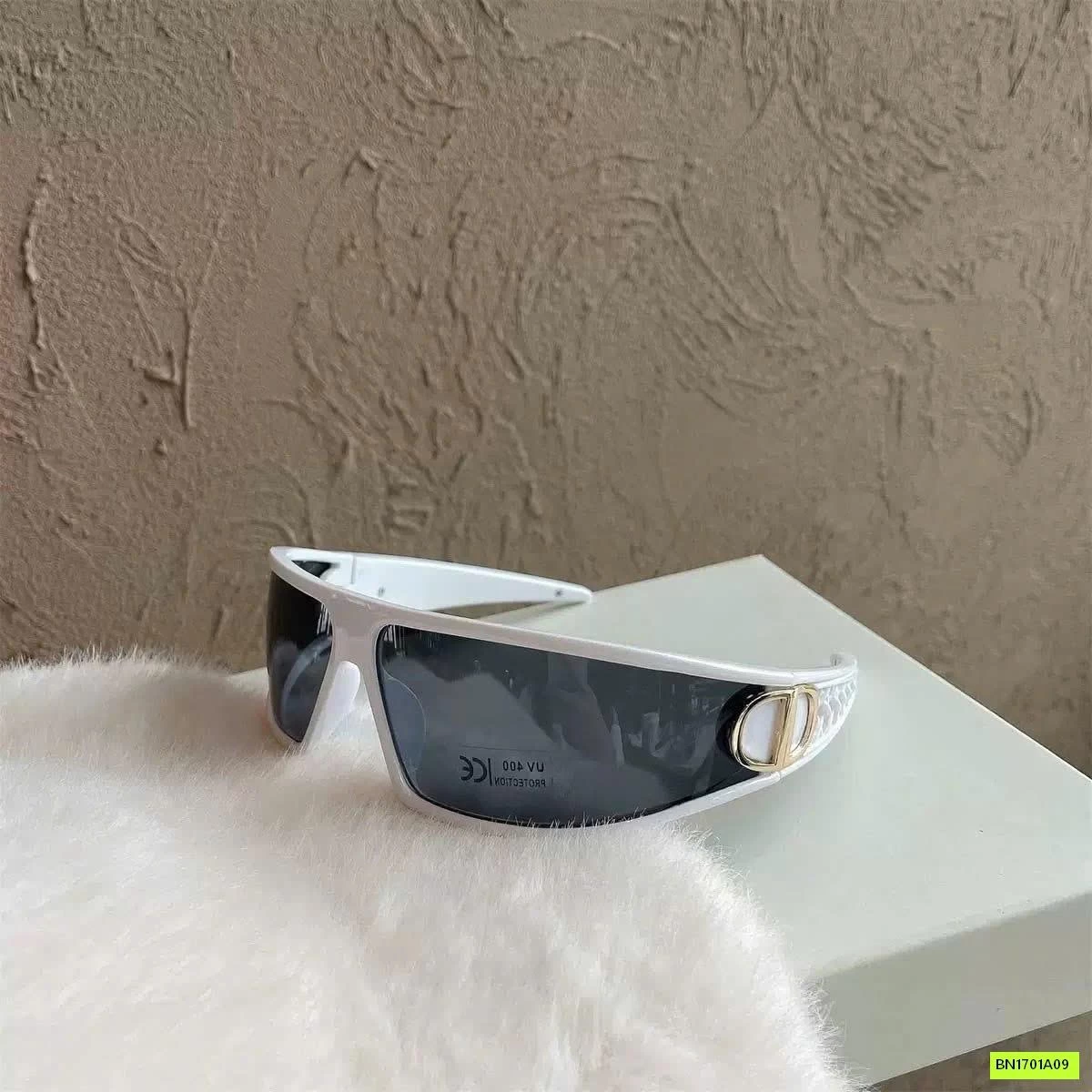 KÍNH THỜI TRANG BẢN TO CHẮN GIÓ CHO BÉ