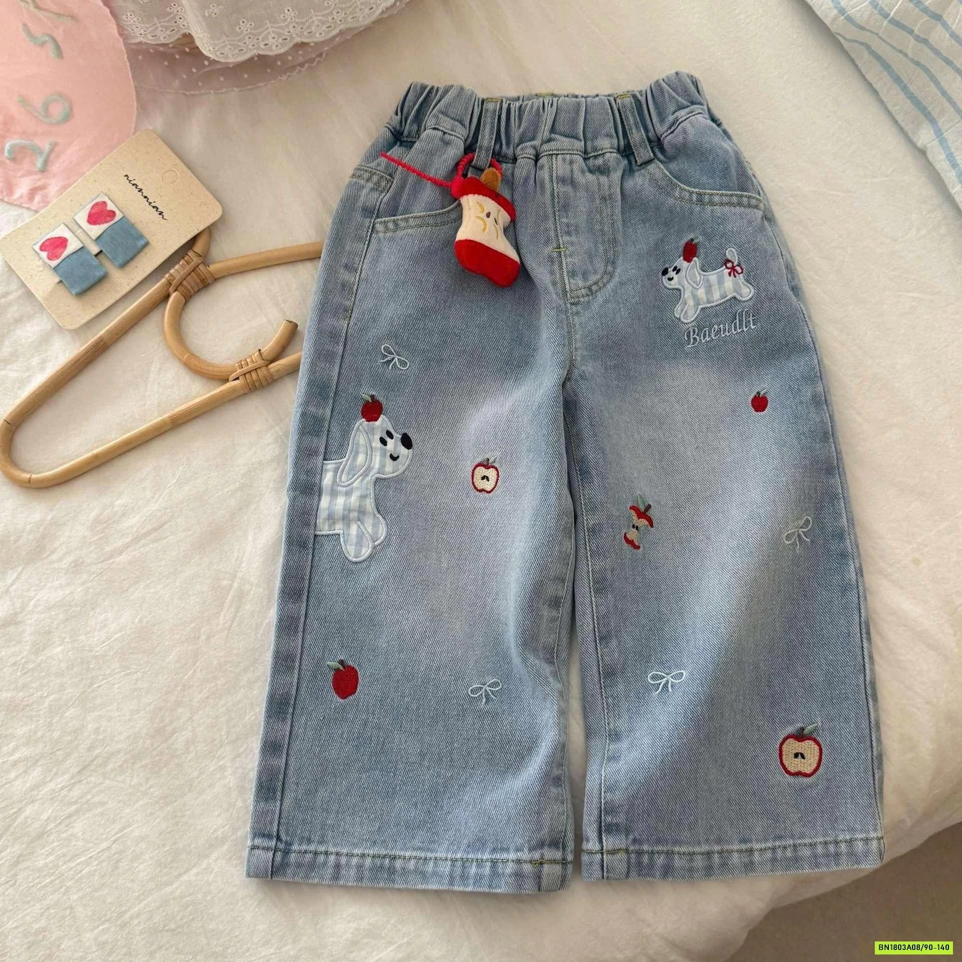 JEANS THÊU DỄ THƯƠNG BÉ GÁI