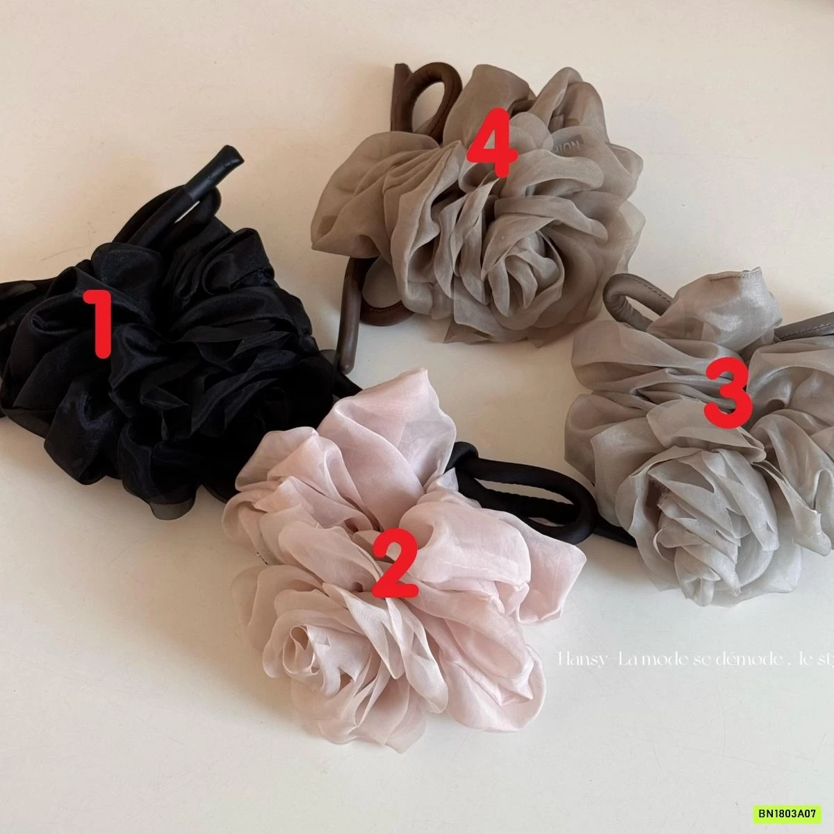 BUỘC TÓC HOA HỒNG