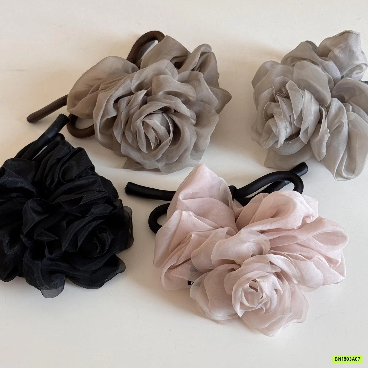 BUỘC TÓC HOA HỒNG