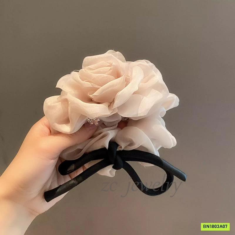 BUỘC TÓC HOA HỒNG