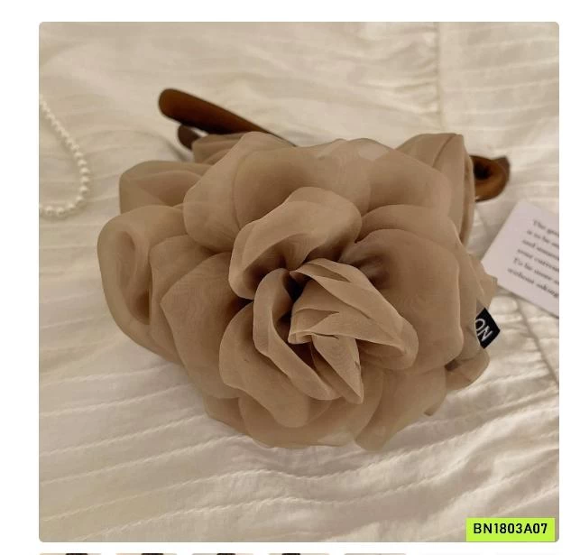 BUỘC TÓC HOA HỒNG