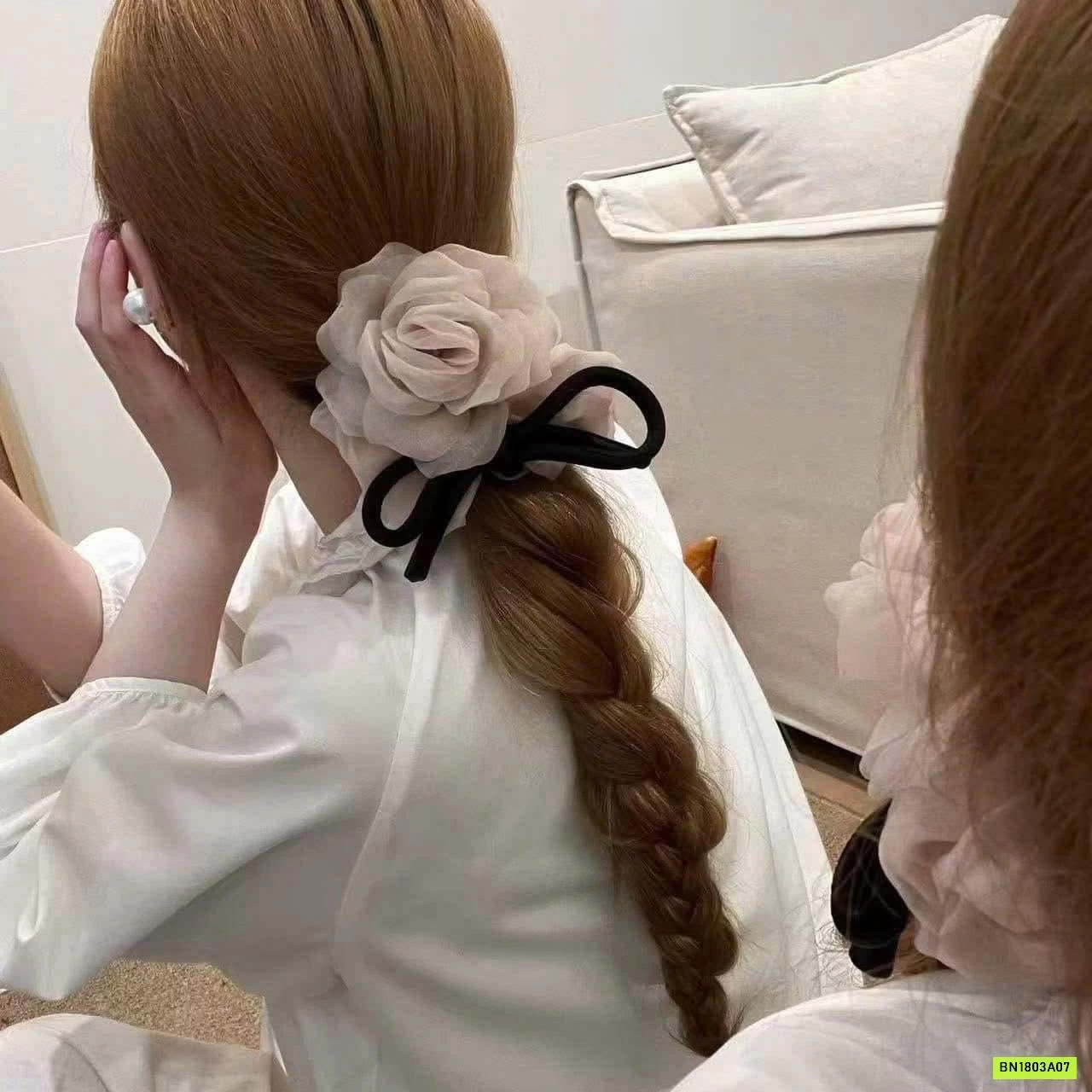 BUỘC TÓC HOA HỒNG