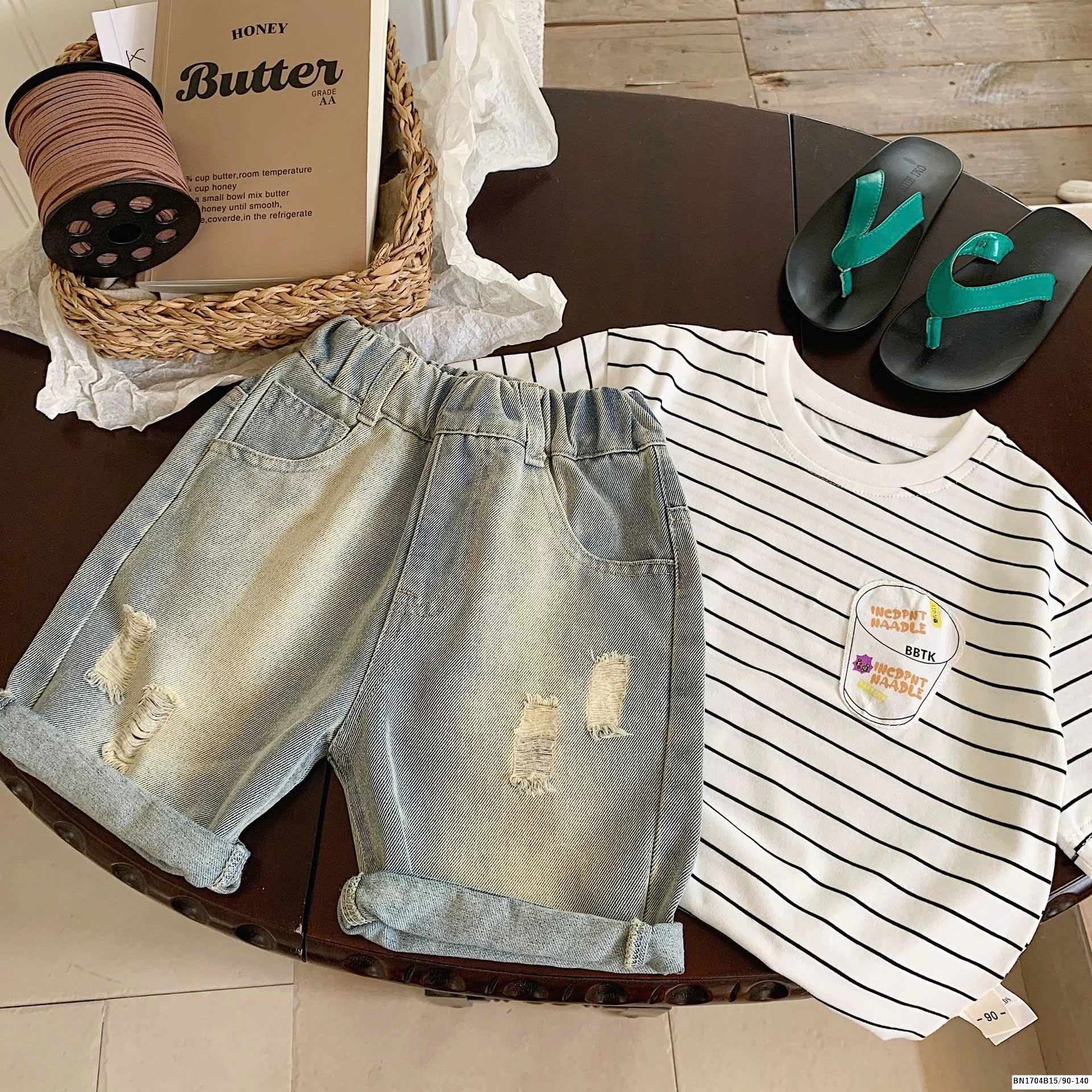 QUẦN SHORT JEAN CHỮ B